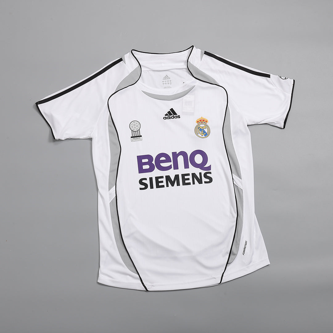 Retro SERGIO RAMOS #4 Men's Real Madrid 2006/07 Home Soccer Jersey product view 3